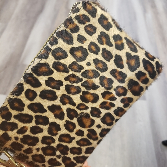 Handmade leopard wristlet - Picture 9 of 11